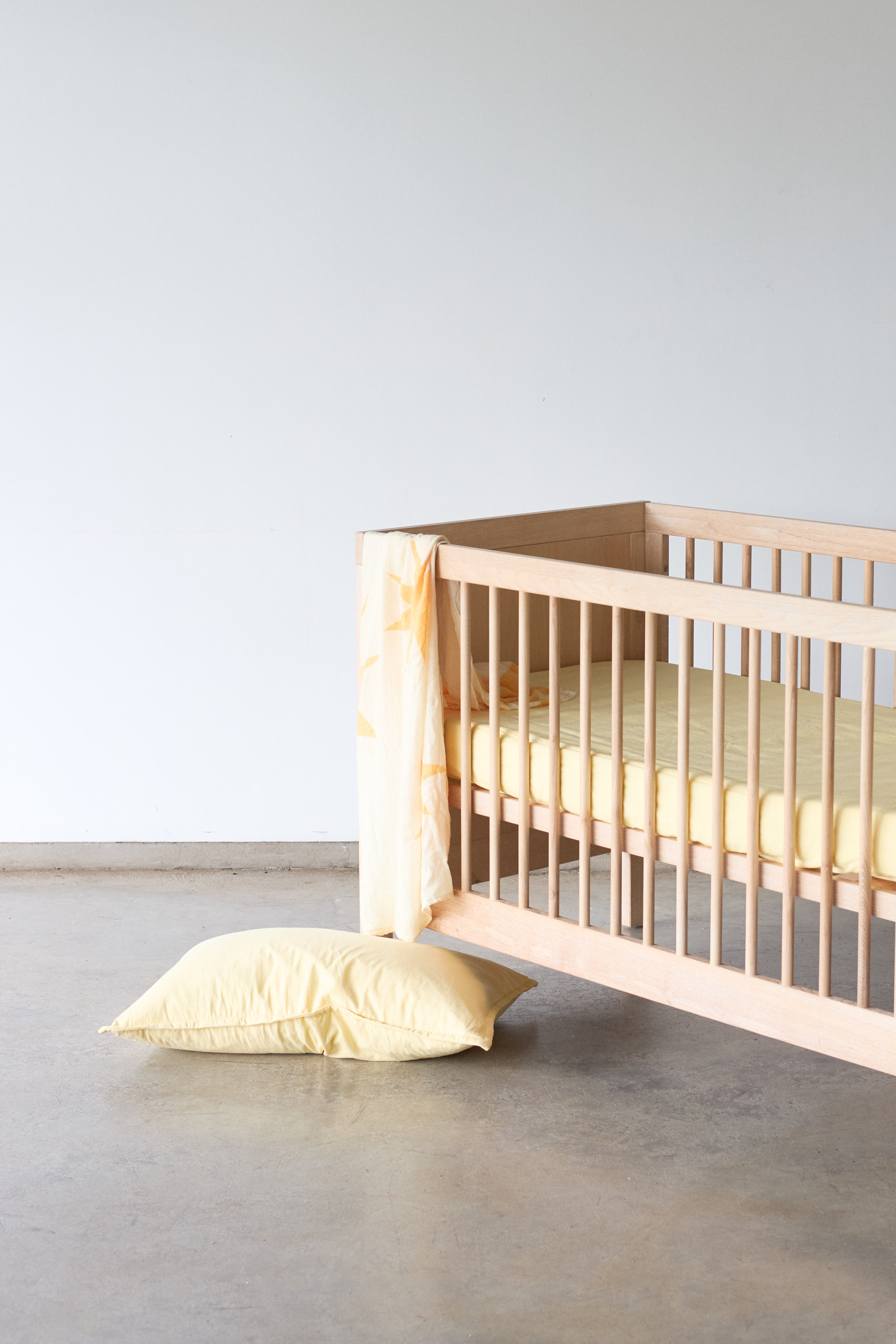 Small Bassinet Waterproof Fitted Sheet - Washed Lemon image 1