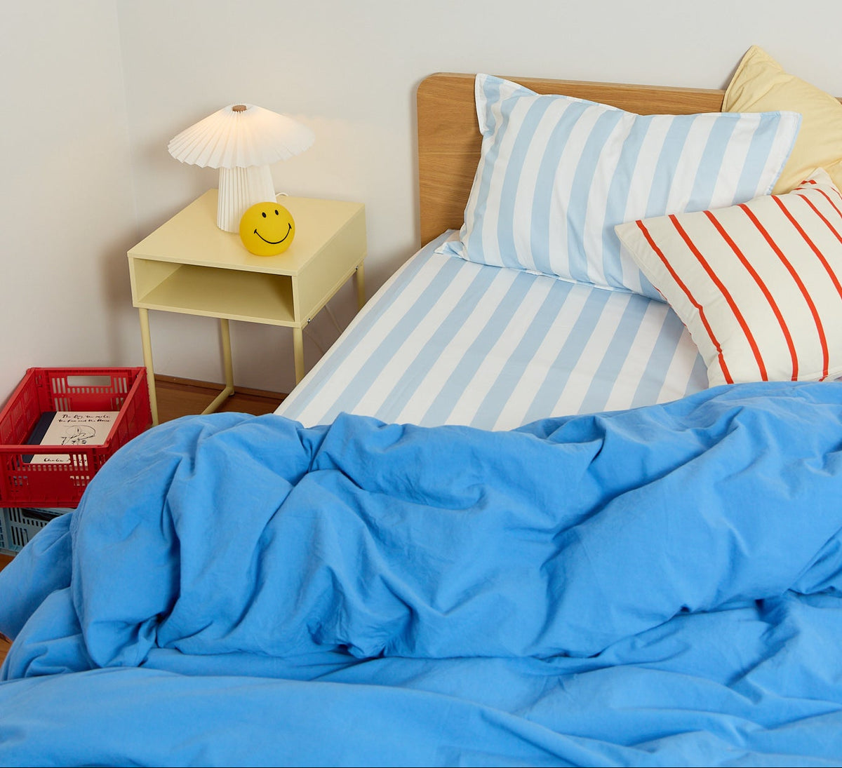 Organic Peach waterproof fitted sheet on a child's bed